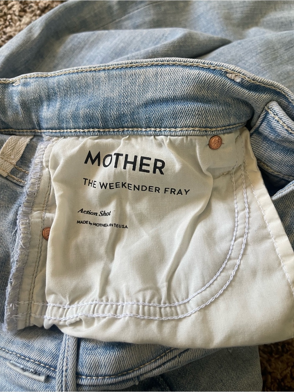 MOTHER The Weekender Fray Action Shot Jeans Women's 27 Light Wash Distressed USA - Picture 16 of 16
